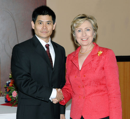 2008年美国国务卿希拉里接见画家林圣元 2008年美国国务卿希拉里接见画家林圣元